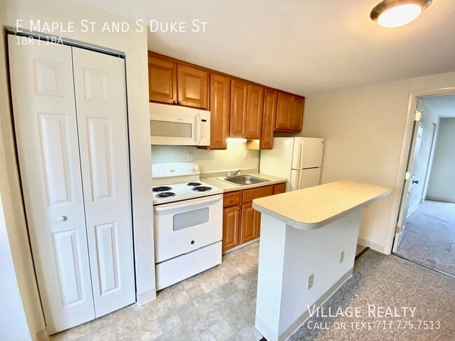 Building Photo - 461 E Maple St Unit C