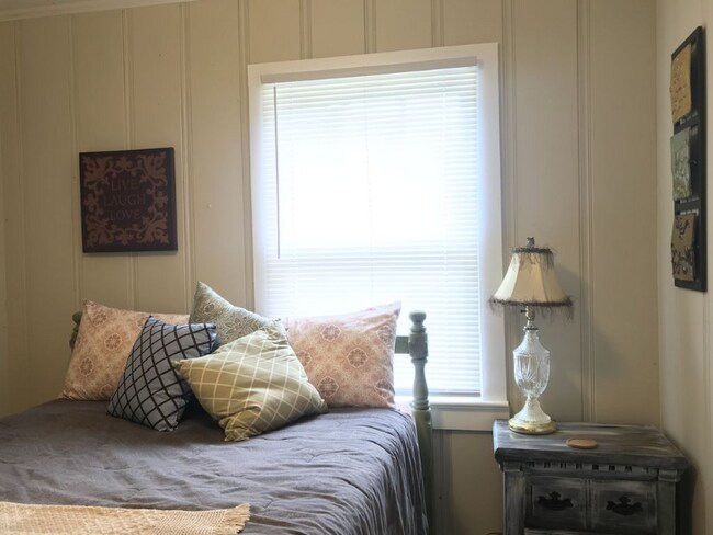 Photo - 1021 Military Rd