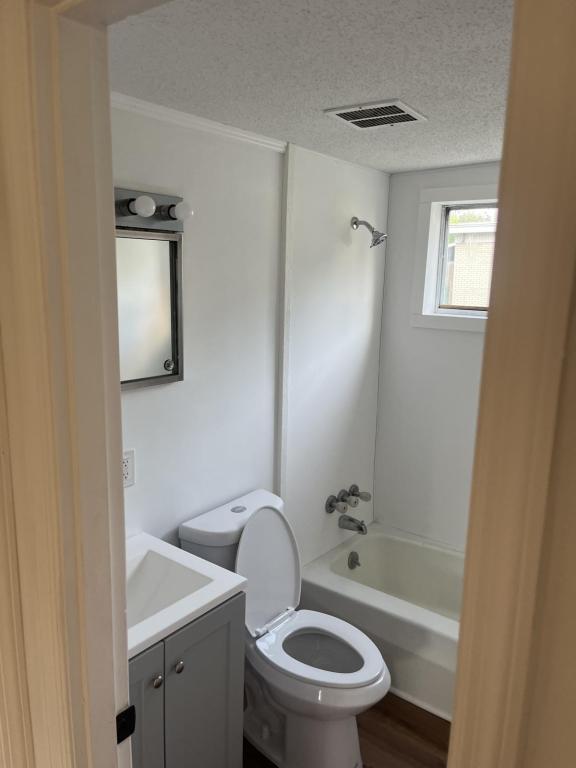 Photo - 109 N Russell St