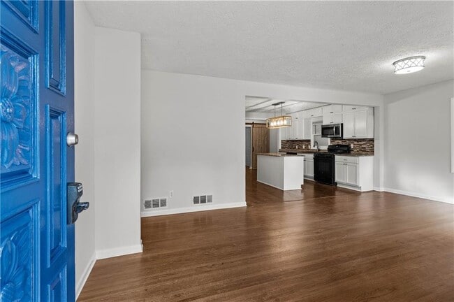 Photo - 2634 Birch St