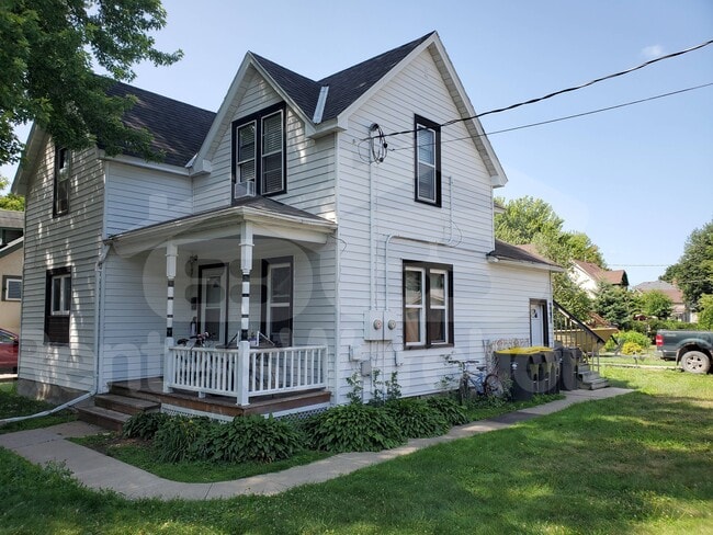 Photo - 209 1/2 Cross Street