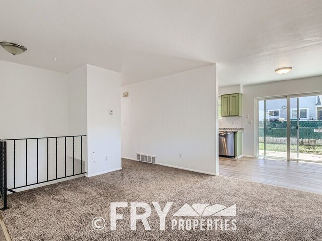 Photo - Updated large 2bed/1bath Unidad 3604