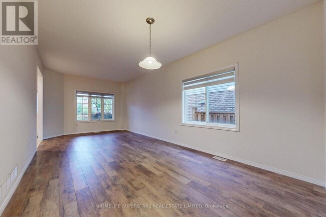 Photo - 32 Holkham Ave