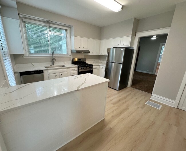 Photo - 438 Ada St