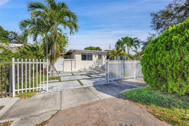 Photo - 4055 SW 7th St