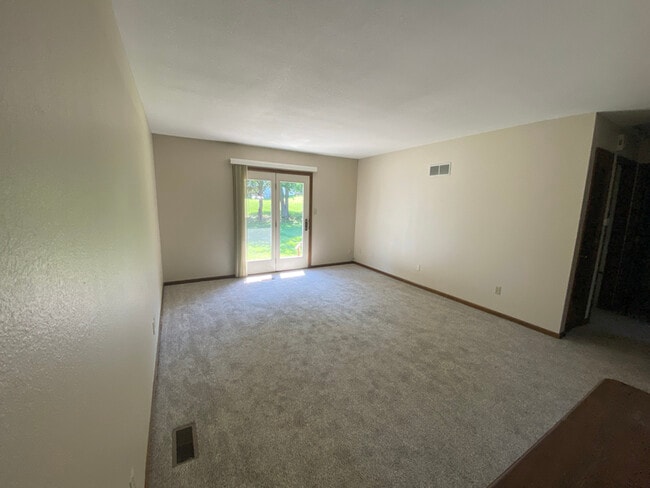 Photo - 733 SE Claremont St