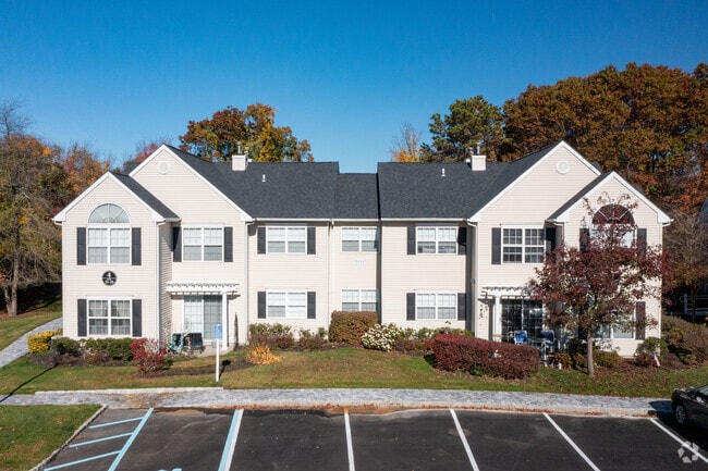 Greenview Court at Oakdale