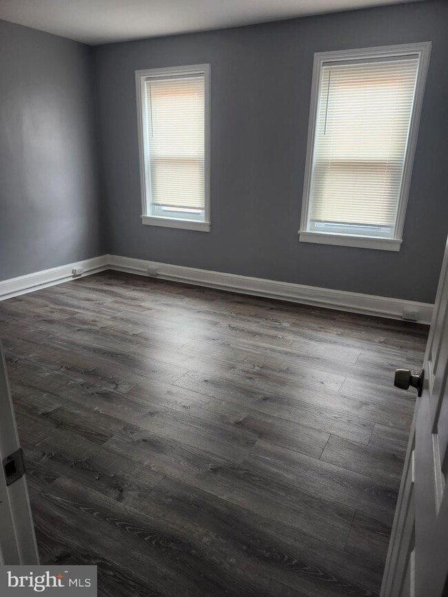 Photo - 555 Roberts St