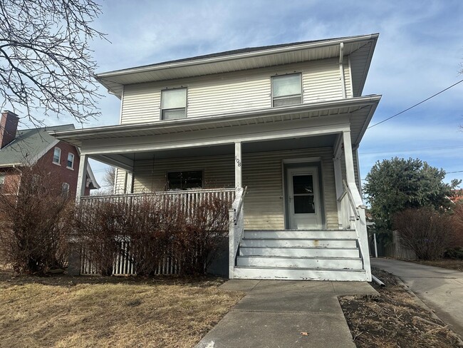 3-Bedroom Home near Downtown Bloomington! - 3-Bedroom Home near Downtown Bloomington!