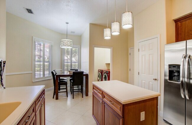 Photo - 8712 The Esplanade