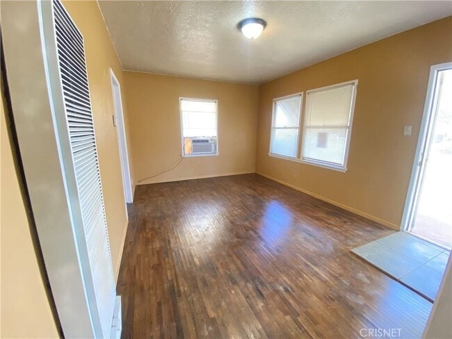 Photo - 43360 7th St E