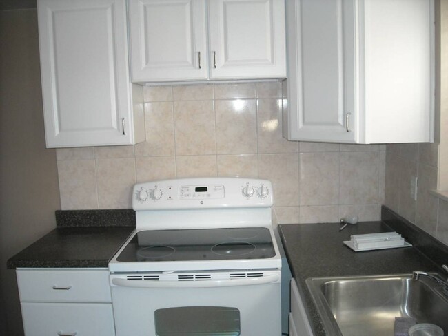 Building Photo - 61 Furness Pl Rental