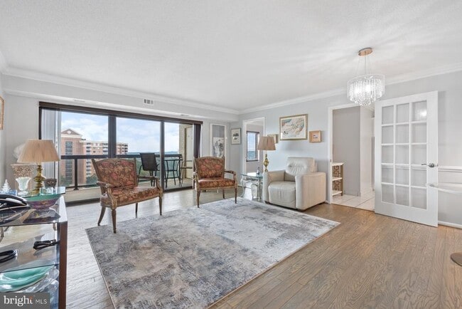 Photo - 203 Yoakum Pkwy Unidad 1206