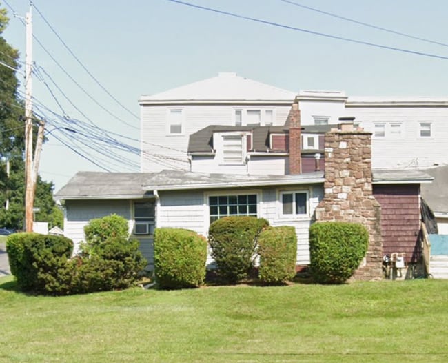 Building Photo - 597-599 Rock Beach Rd Unit 597 Rock Beach