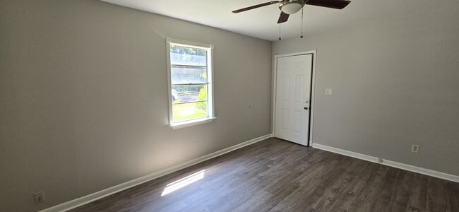 Photo - 744 Oakwood St