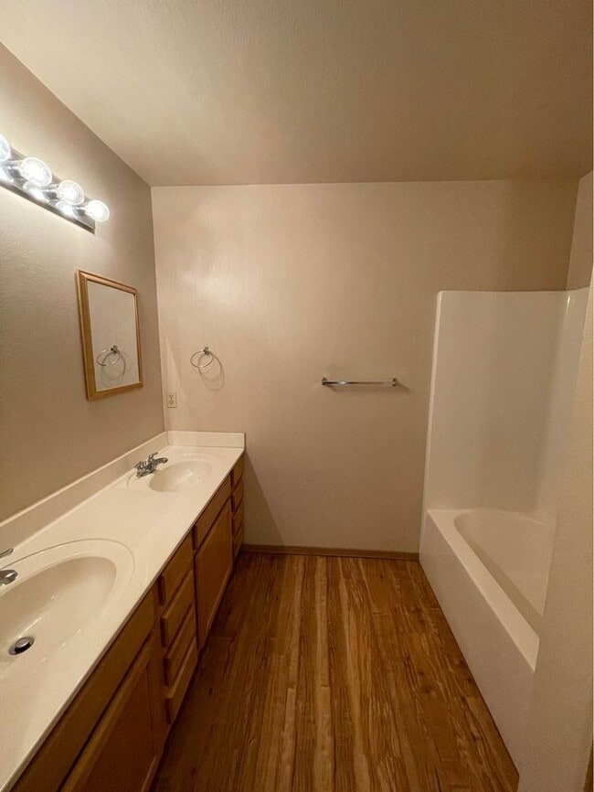 Photo - 12 Valley View Dr E