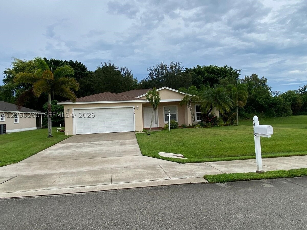 Photo - 6432 Las Palmas Way