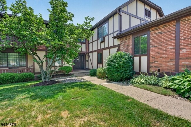 Photo - 13 Kensington Rd Unit G