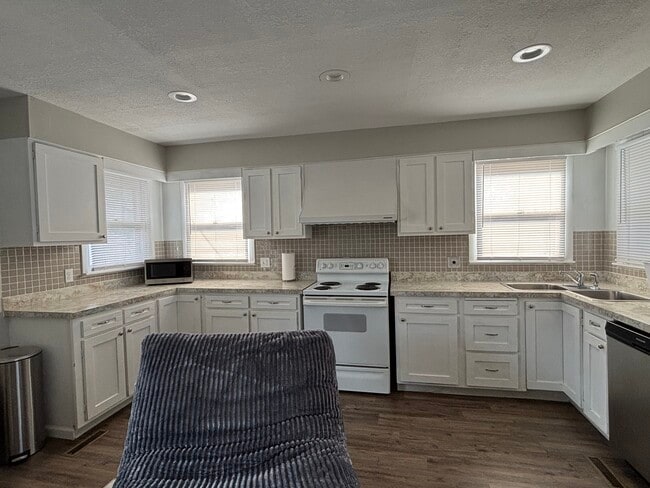 Photo - 616 S Paris St