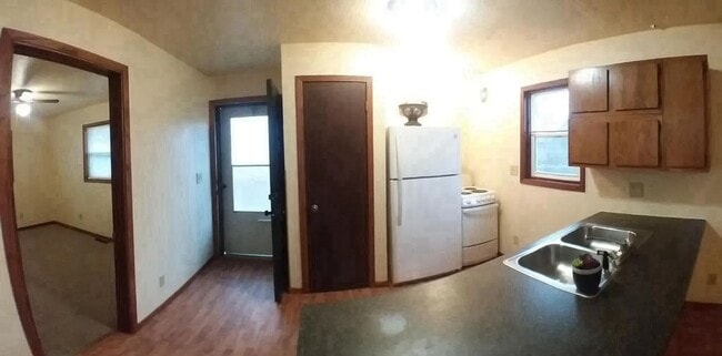 Building Photo - Lakeview Homes Unit 1207