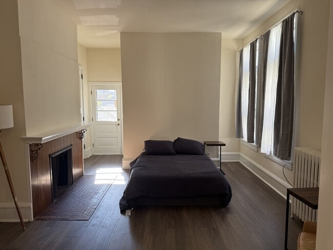 Building Photo - 137 E Gorham St Unit 2