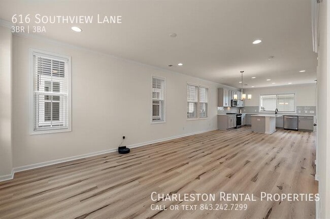 Photo - 616 Southview Ln