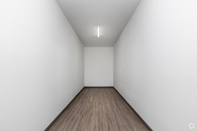 Unidades de almacenamiento - Big Emma Apartments