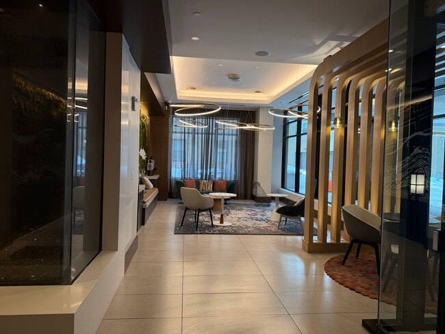 Building Photo - 925 N Fairfax St Unit 806