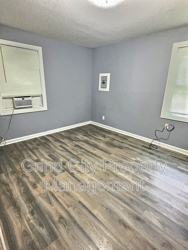 Photo - 3042 McAdoo Avenue - 3