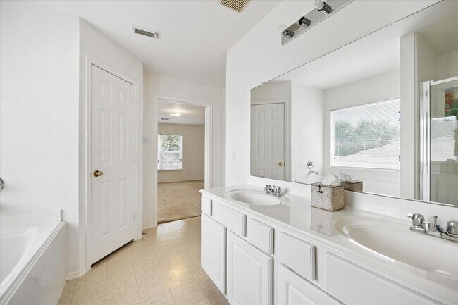 Photo - 15627 Haleys Landing Ln