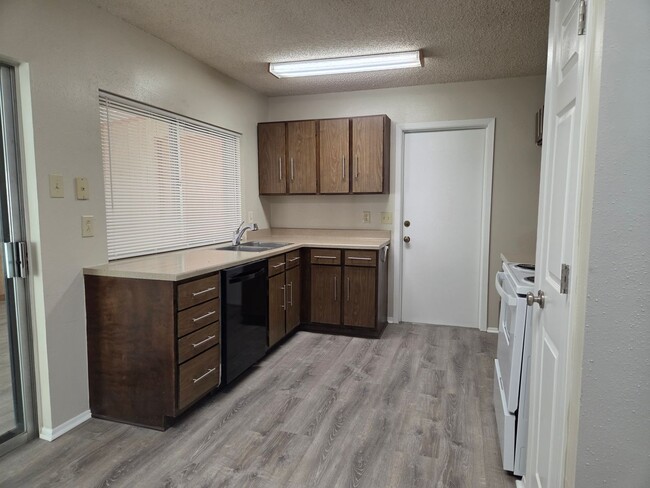 Photo - Spacious 4 Bedroom Ranch