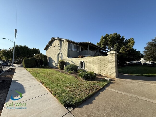 Building Photo - $2600 - 2 Beds/1 Bath Updated Condo in Gilroy Unit G