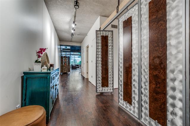 Photo - 2011 Cedar Springs Rd Unidad 106 Rental