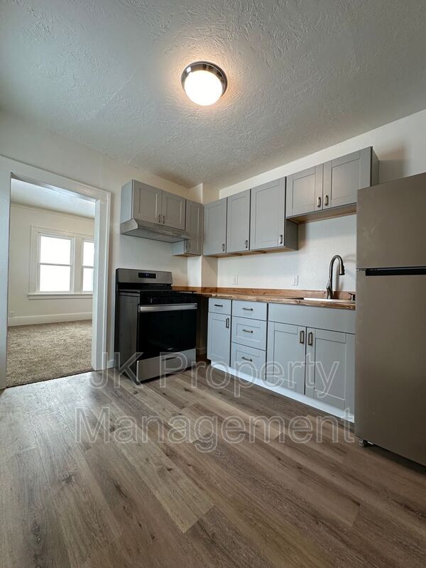 Photo - 615 8th Ave S