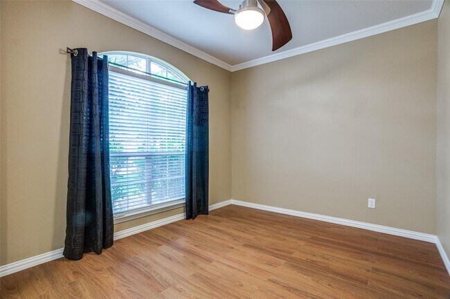 Photo - 2440 Harbour Dr