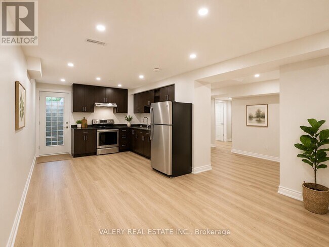 Photo - 1683 Moongate Crescent Unit Lower