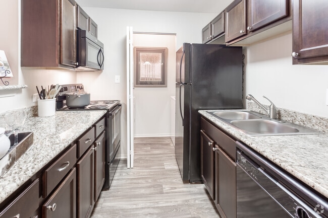 1BR,1BA,742SF - The Lilac - Martin's Point Apartment Homes