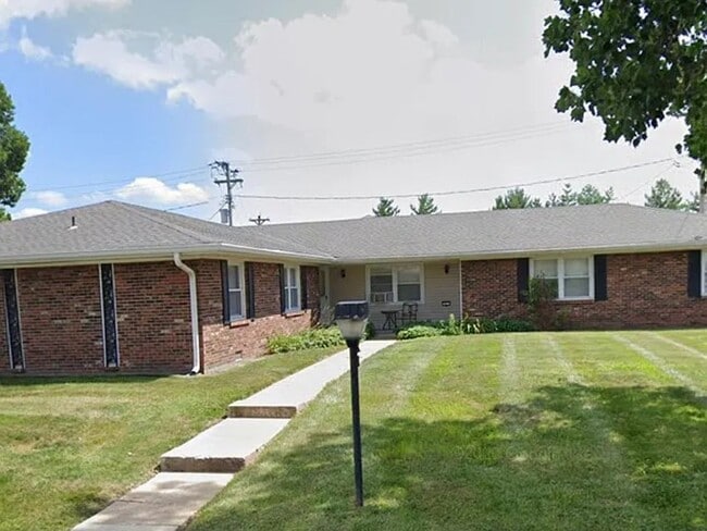 Building Photo - 2 Chateau Dr Unit 2 Chateau Drive C