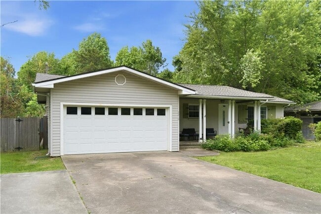 Photo - Cute 4 Bedroom 2 Bath home close to campus!