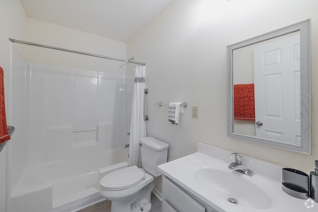 2BR, 2BA - 1,150SF - Primary Bathroom