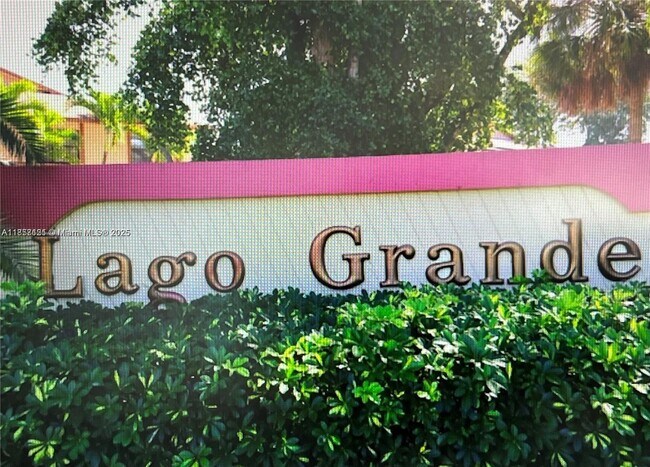 Photo - 2715 W 66th St Unidad 13-21 Rental