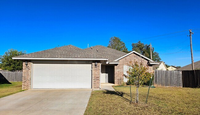 Photo - Great Layout-3 Bed/2 Bath-Large Backyard