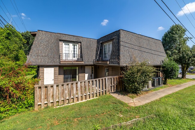 Building Photo - 9104 Woodpark Ln NW Unit D
