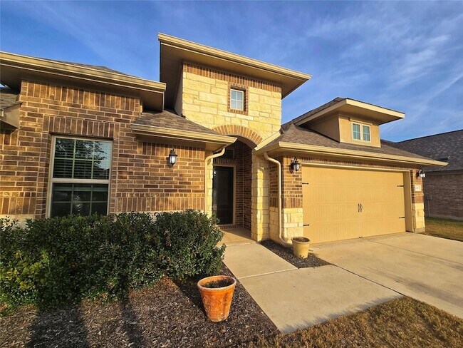 Photo - 208 Baralo St