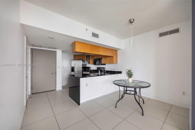Photo - 1750 N Bayshore Dr