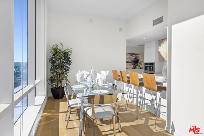 Photo - 877 Francisco St Unit 4209