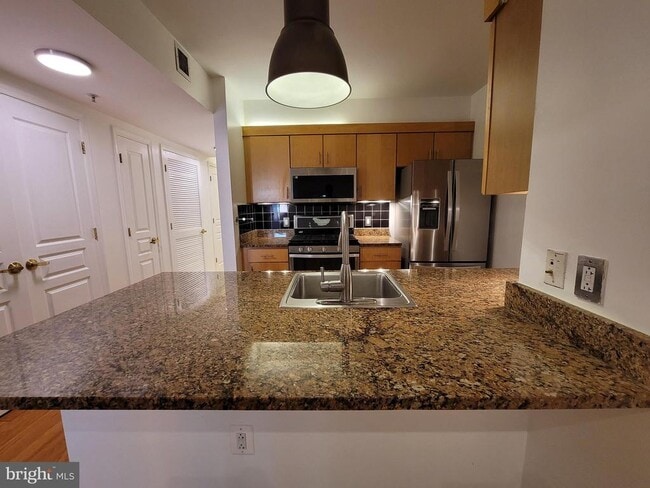 Building Photo - 616 E St NW Unit 1007