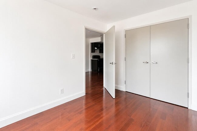 Photo - 2120 Daly Ave Unidad 4C