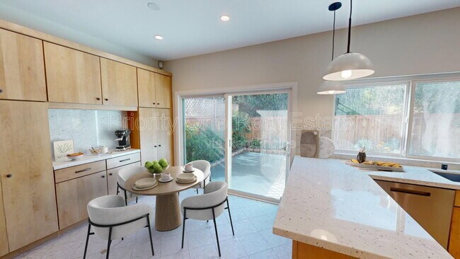Photo - 2212 Summerhill Dr