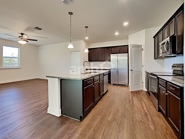Photo - 481 Sandstone Dr